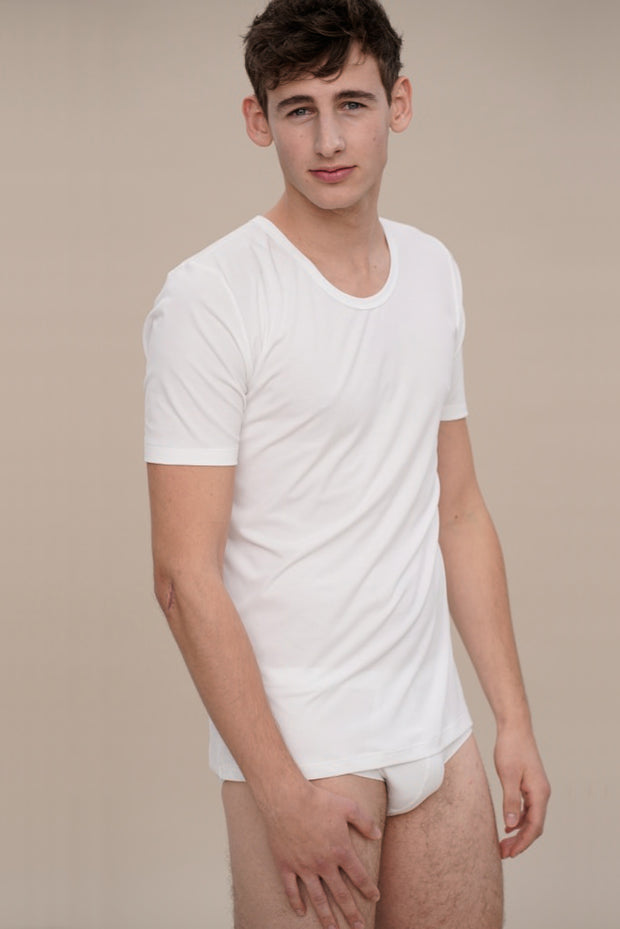 Organic, breathable undershirt for men in white