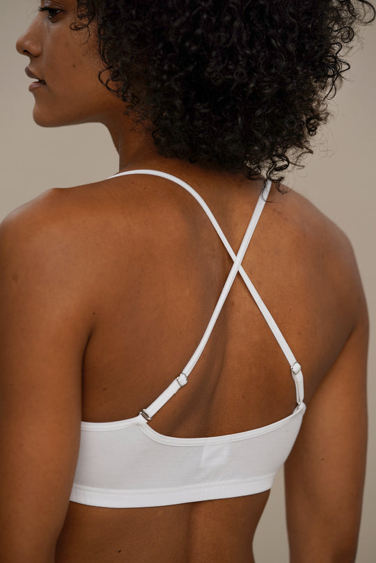 Soft bra with detachable shoulder straps. Wear them straight or crossed.
